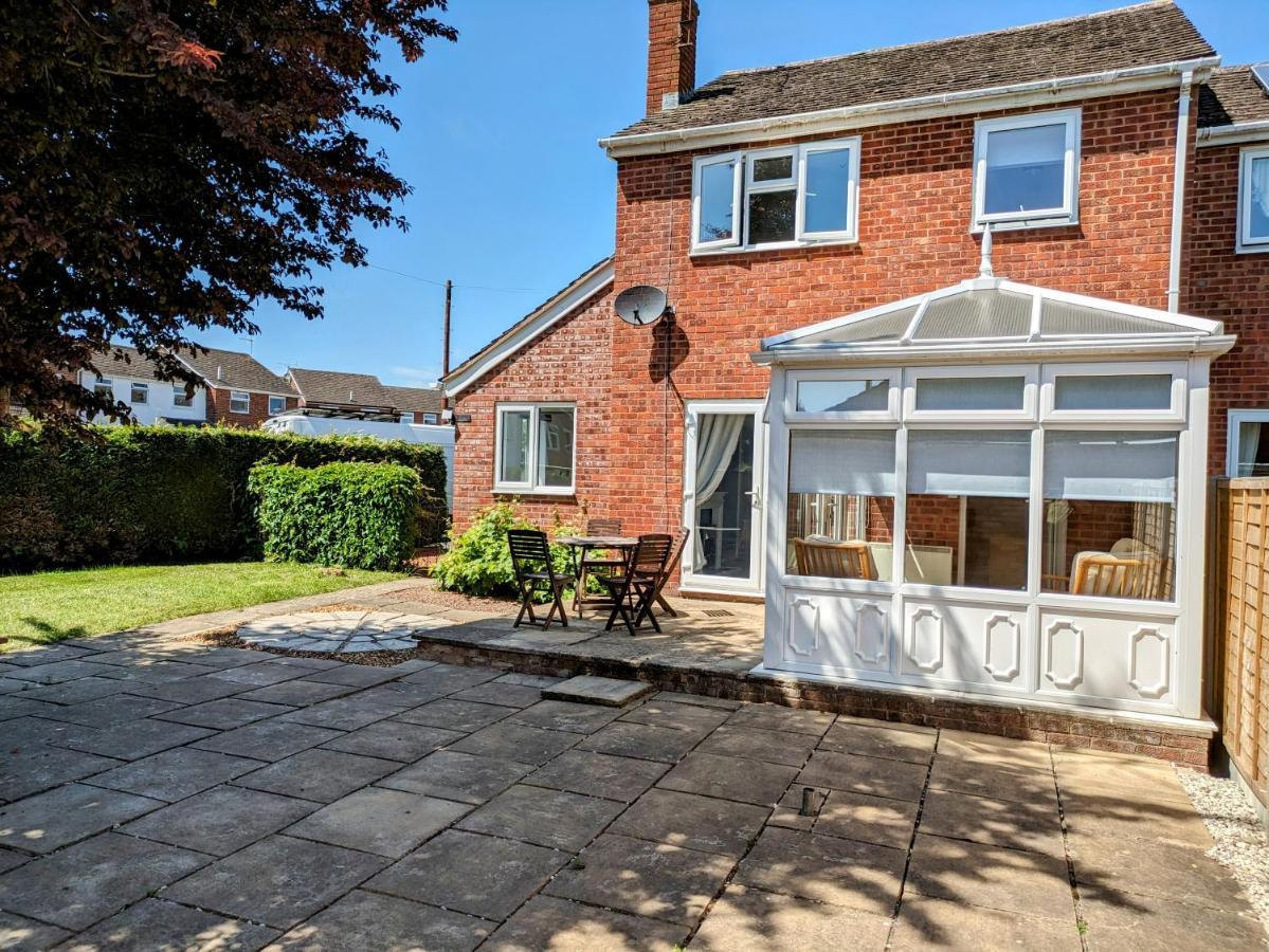 Spacious 3 Bed House, Sleeps 6, Free Parking - 14 Millers Close Leominster Luaran gambar