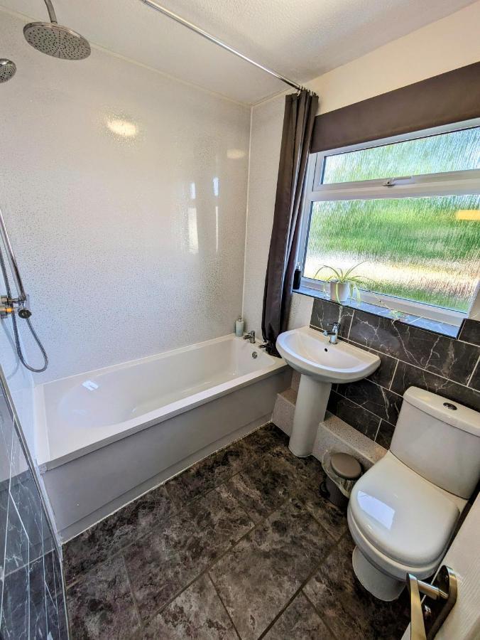 Spacious 3 Bed House, Sleeps 6, Free Parking - 14 Millers Close Leominster Luaran gambar