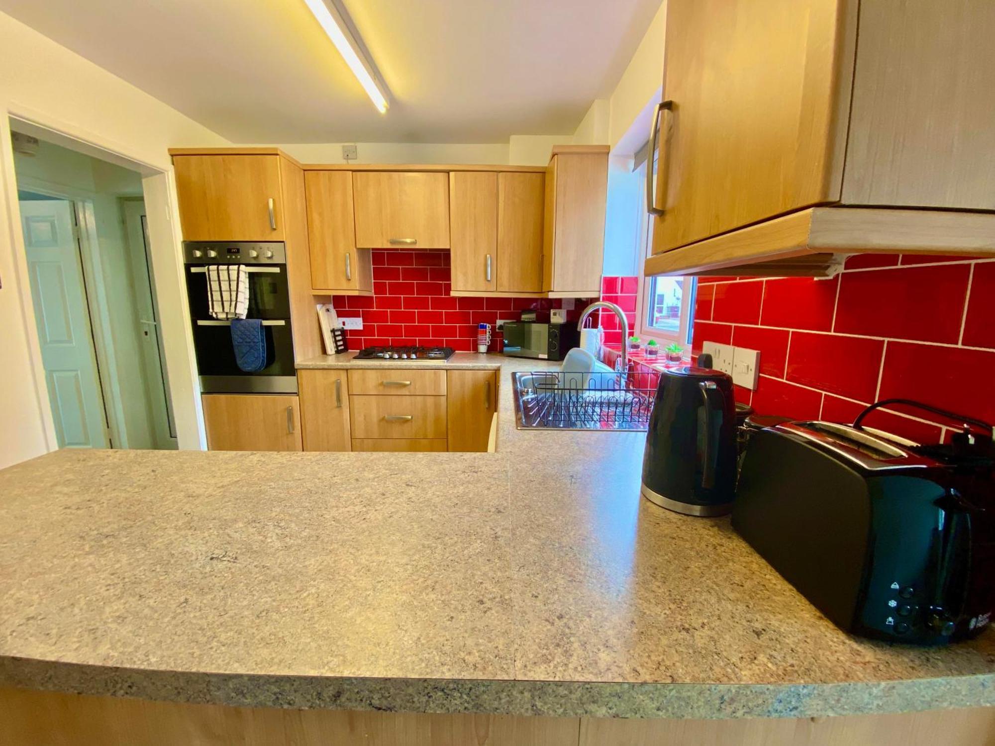 Spacious 3 Bed House, Sleeps 6, Free Parking - 14 Millers Close Leominster Luaran gambar