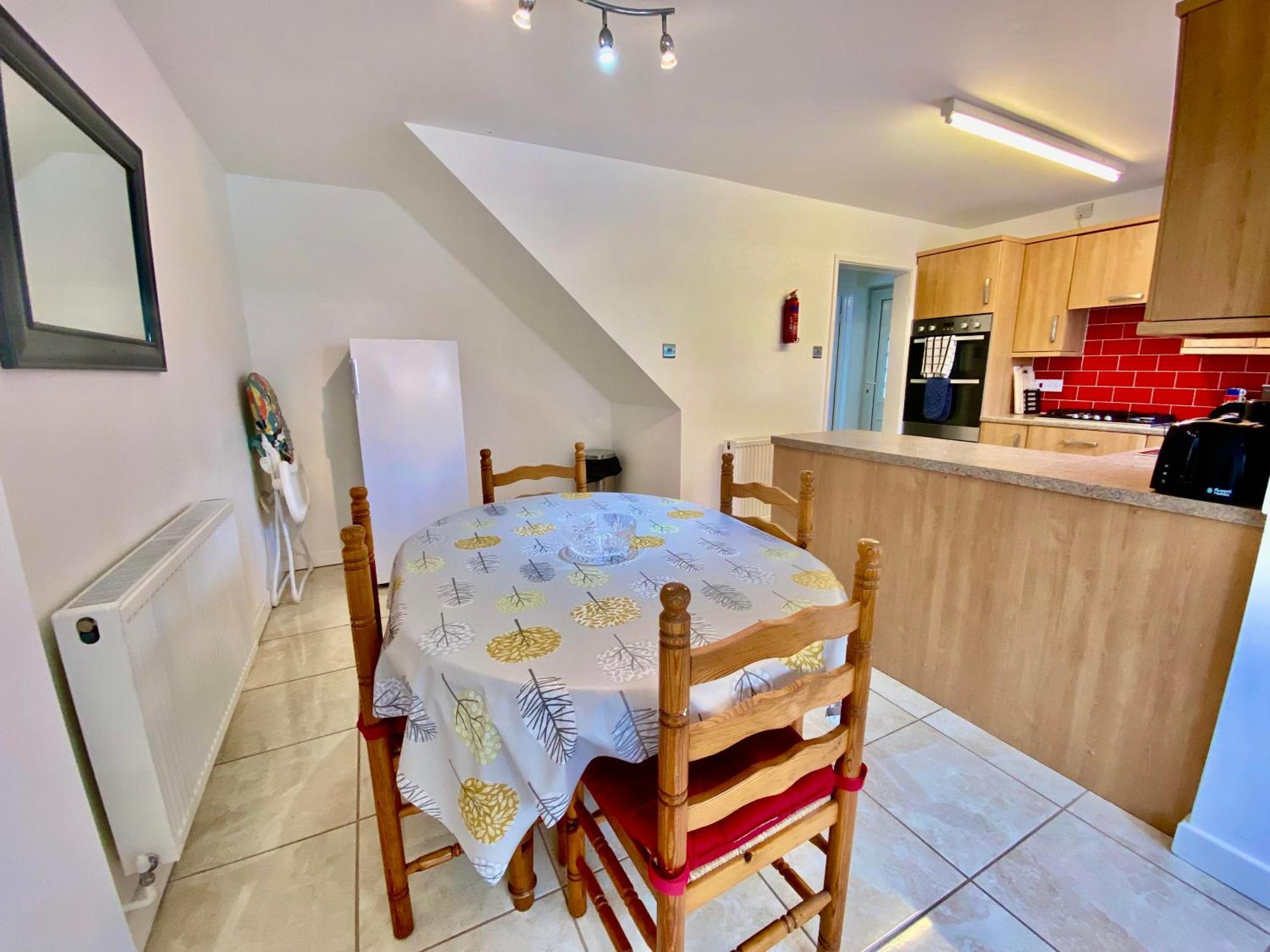 Spacious 3 Bed House, Sleeps 6, Free Parking - 14 Millers Close Leominster Luaran gambar