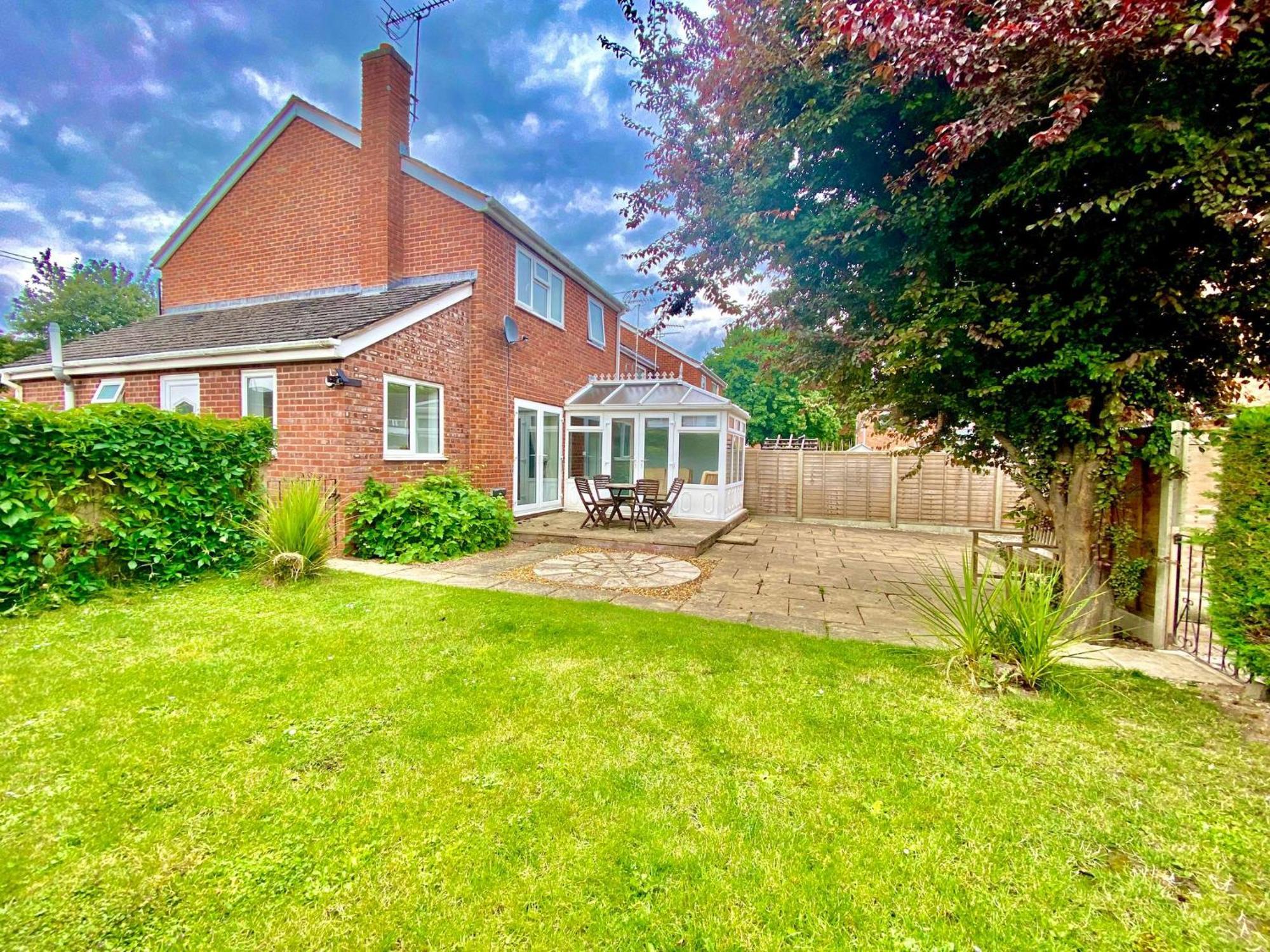 Spacious 3 Bed House, Sleeps 6, Free Parking - 14 Millers Close Leominster Luaran gambar